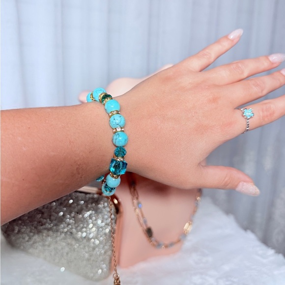 Turquoise and Gold Beaded Bracelet - Picture 3 of 8